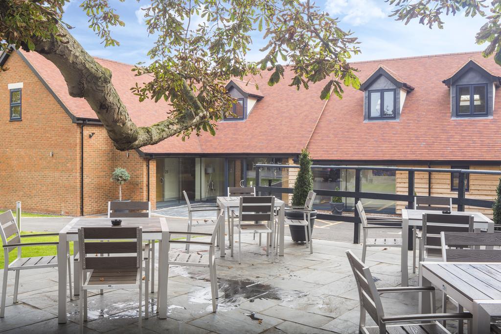 The Chequers Inn บีคอนส์ฟิลด์ ภายนอก รูปภาพ