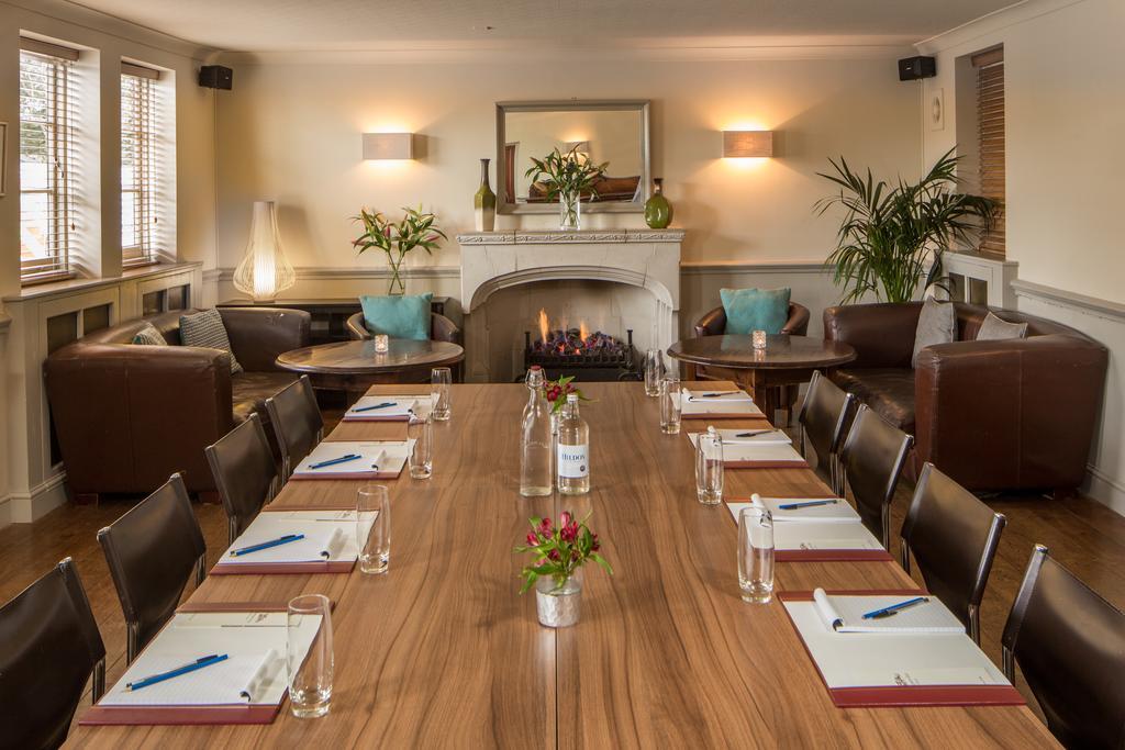 The Chequers Inn บีคอนส์ฟิลด์ ภายนอก รูปภาพ