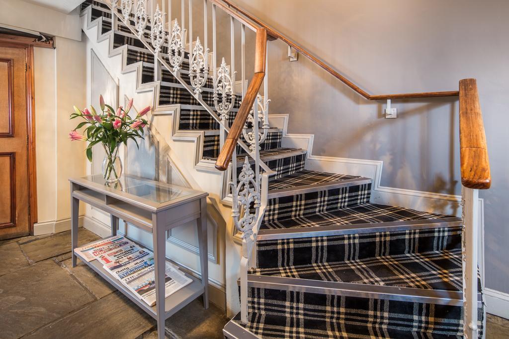 The Chequers Inn บีคอนส์ฟิลด์ ภายนอก รูปภาพ